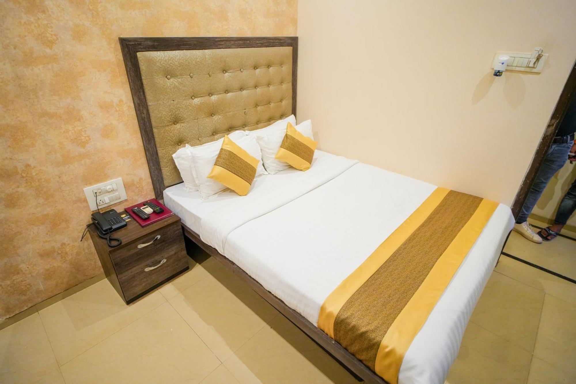 מומביי Hotel Skylink Hospitality Mahalaxmi מראה חיצוני תמונה